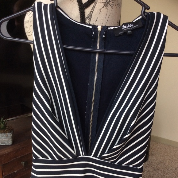💙 NWOT LuLu’s Striped Dress 💙 - Picture 4 of 7
